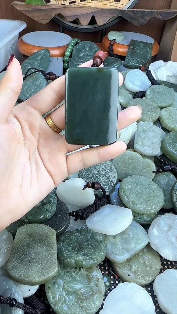 颈饰未镶嵌和田玉1