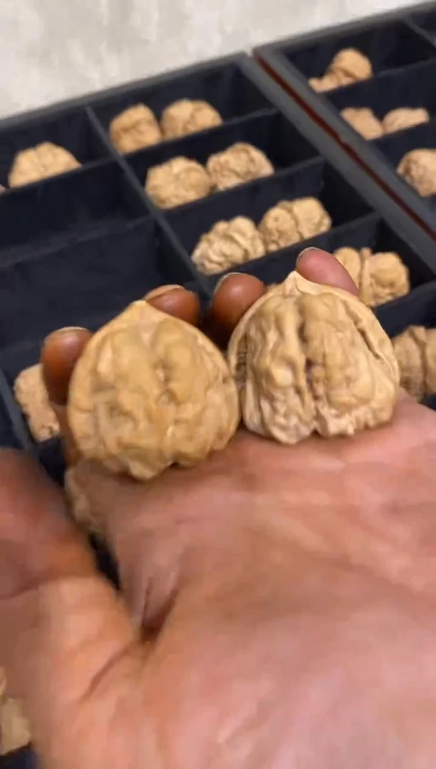 文玩核桃把件@***W2025新果头货微修蛤蟆头41