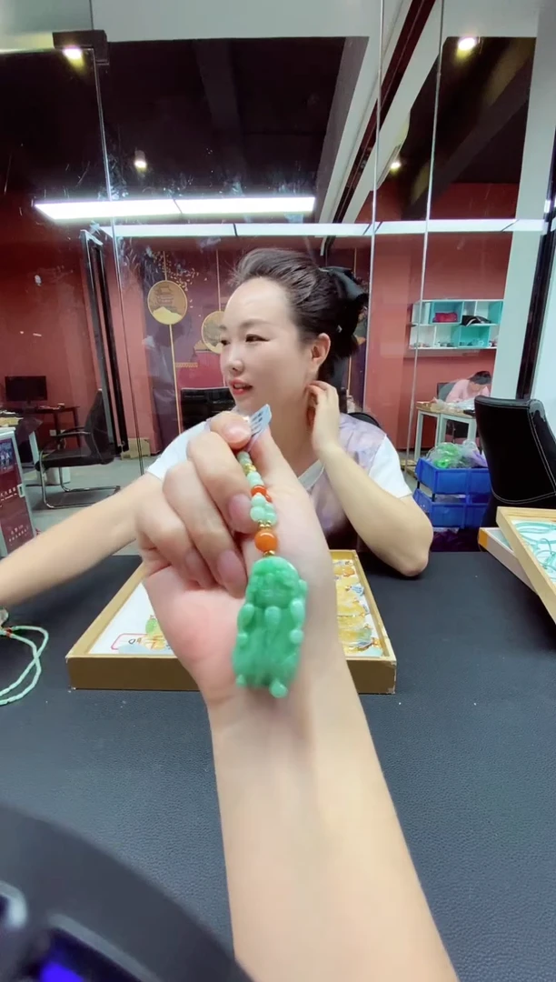 翡翠未镶嵌颈饰翡翠吊坠