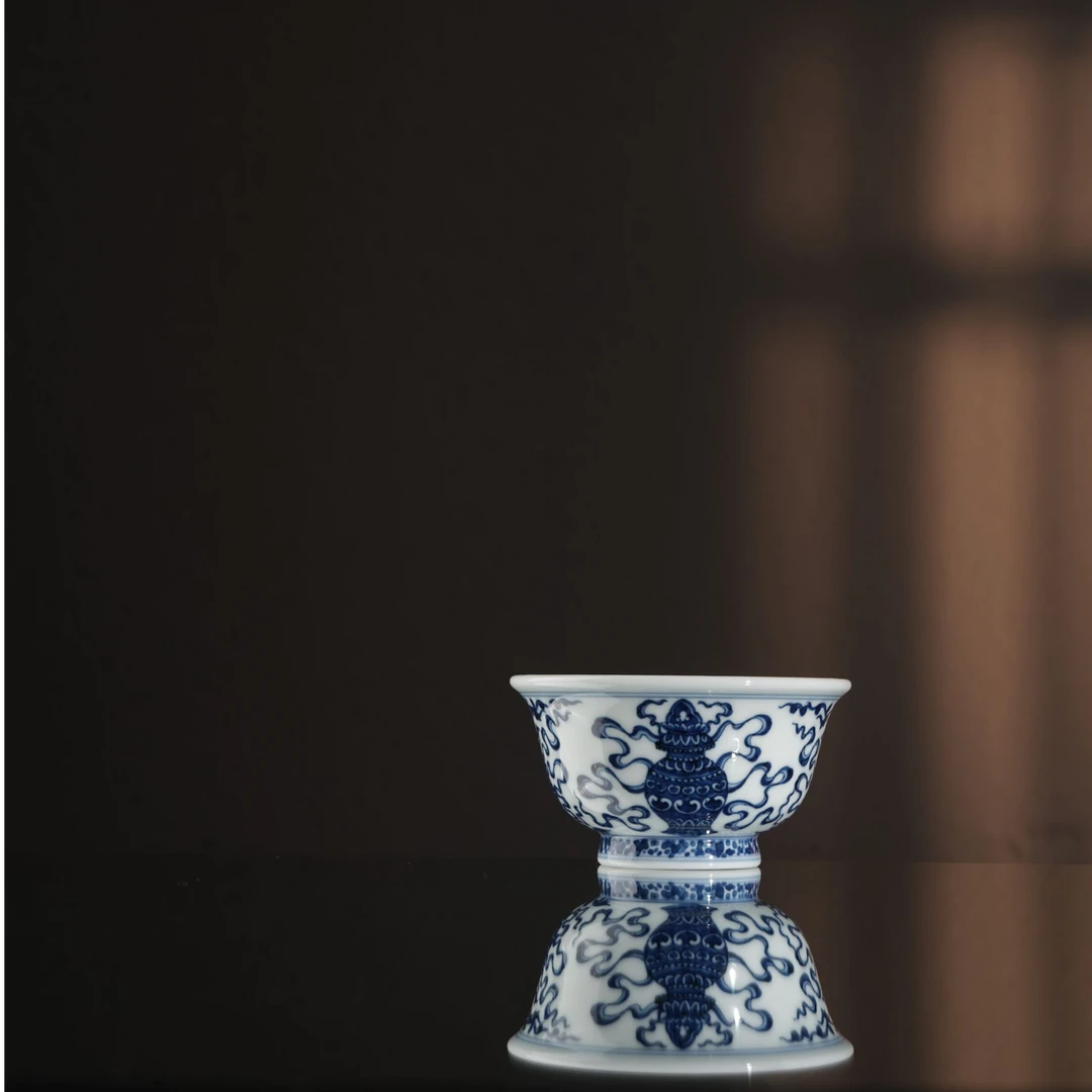 雨后湛蓝吉祥八宝之宝瓶陶瓷压手杯主人杯口径8.5高4.6容量80茶杯