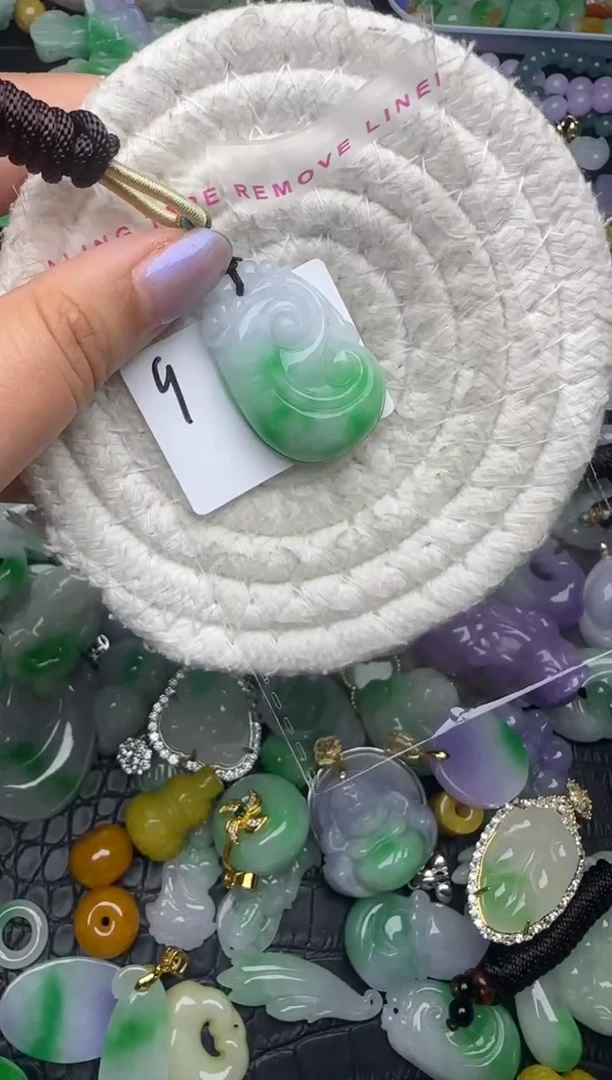 颈饰未镶嵌翡翠缅甸翡翠吊坠