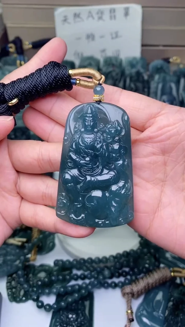 颈饰未镶嵌翡翠
