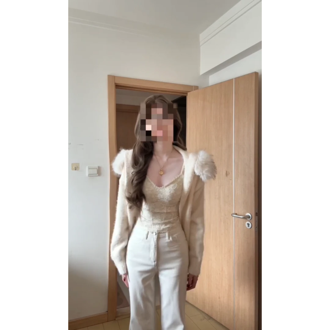 MARIE.COCO法式温柔小香风毛领连帽外套女微喇牛仔裤秋冬套装
