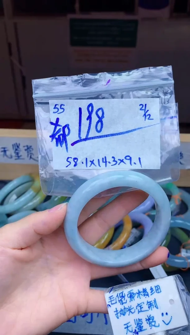 未镶嵌定制翡翠郗*55毛货需精细抛光手镯拍一发一