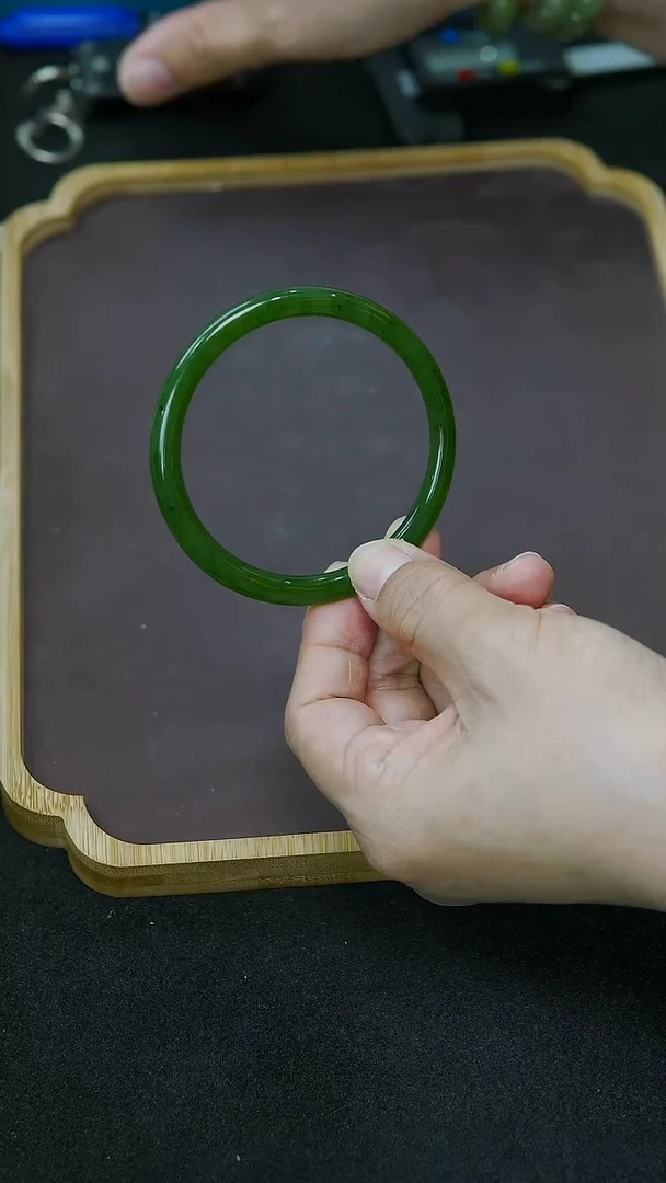 未镶嵌手镯和田玉60+圈口  辣色碧玉手镯