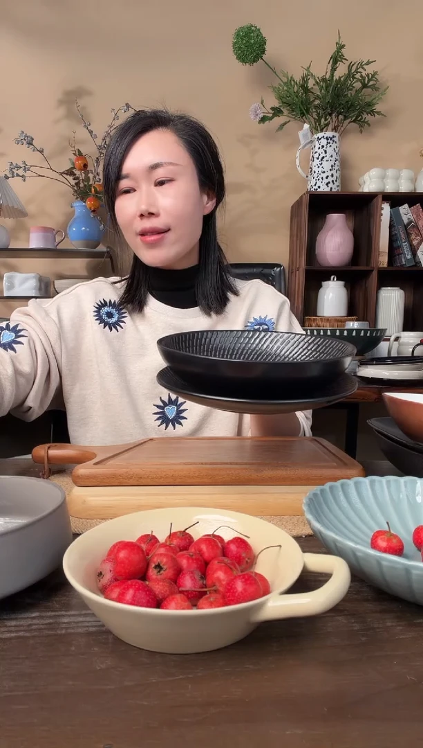 8英寸黑浮雕碗盘二件套微瑕