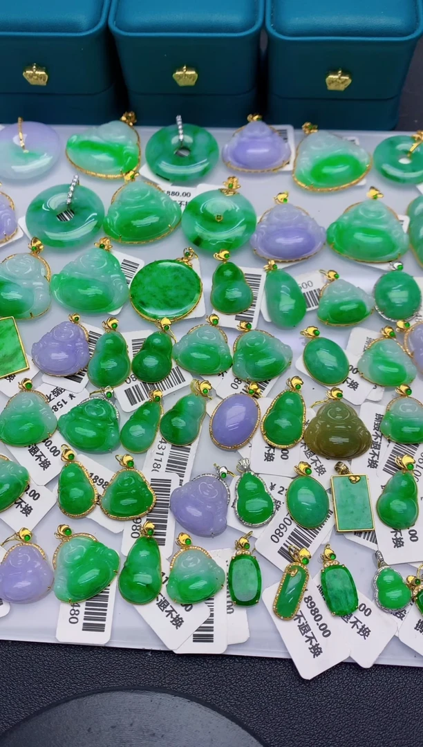 颈饰18K金镶嵌翡翠缅甸天然翡翠A货