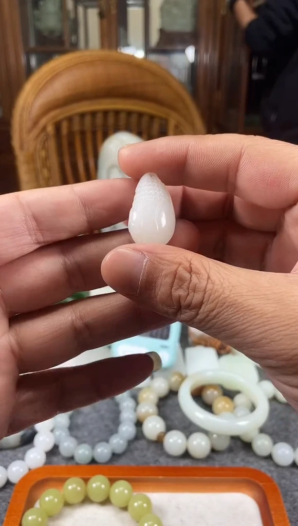 和田玉未镶嵌颈饰和田玉