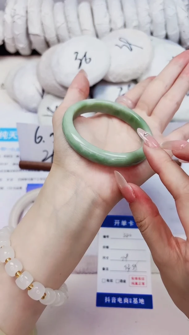 石英质玉手镯未镶嵌440-翠玉-圈口54