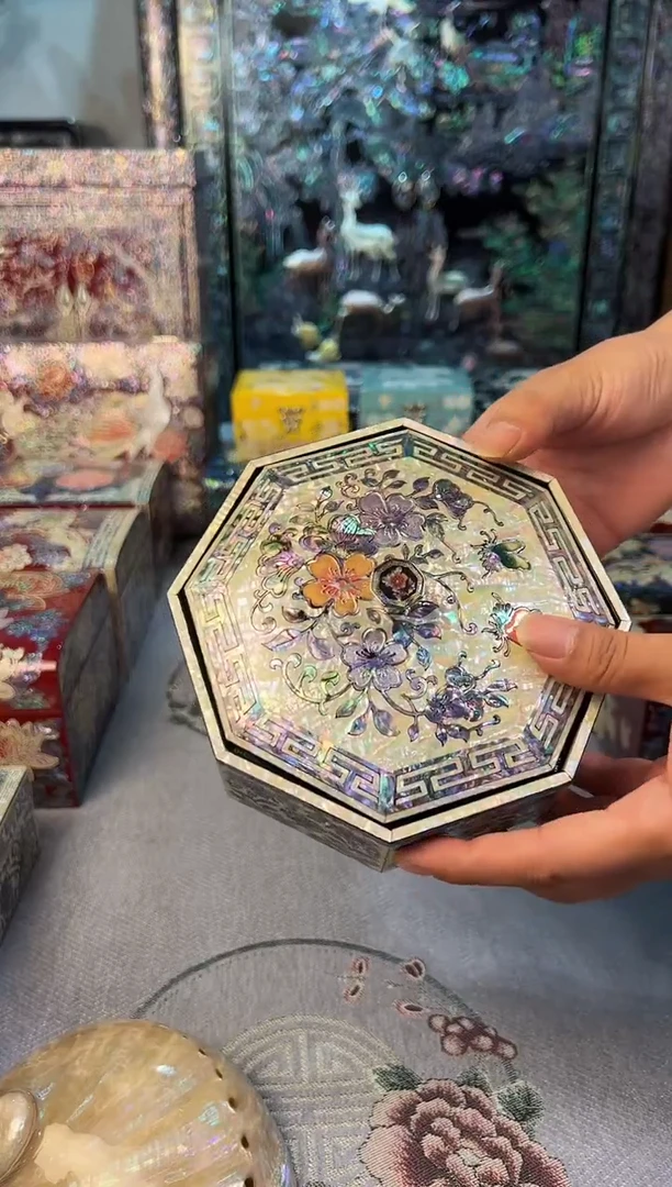 黑底全满螺·弘贝雅螺钿漆器文化馆