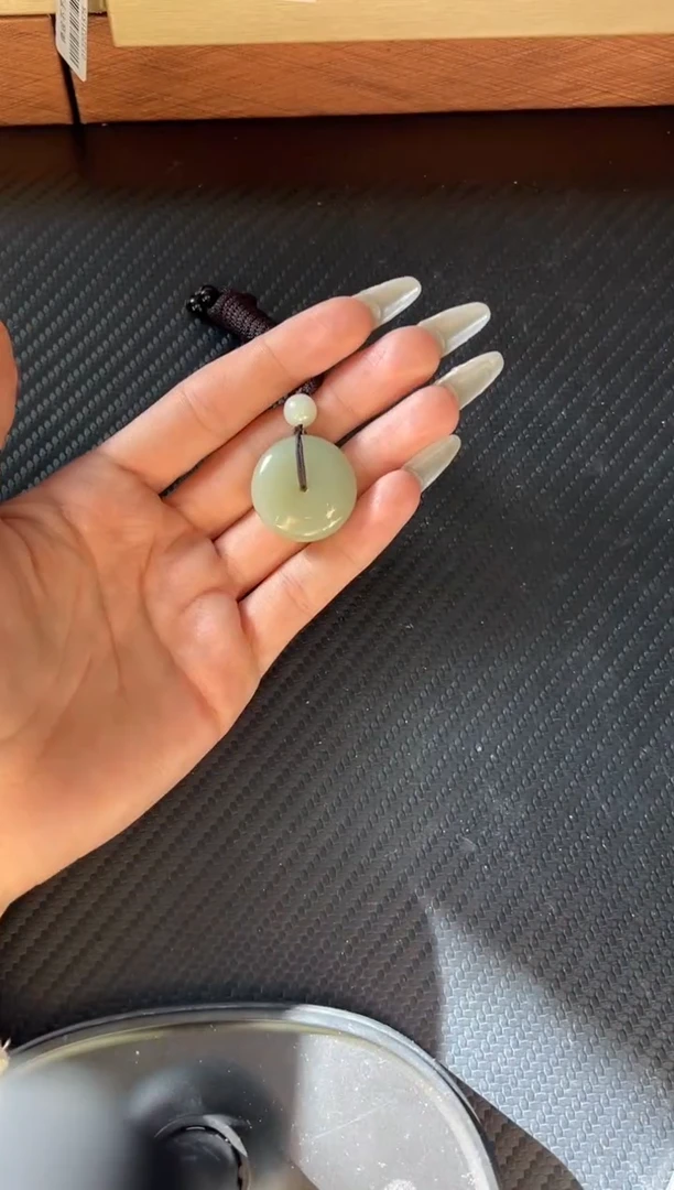 吊坠(赠链)未镶嵌和田玉于田微色差平安扣