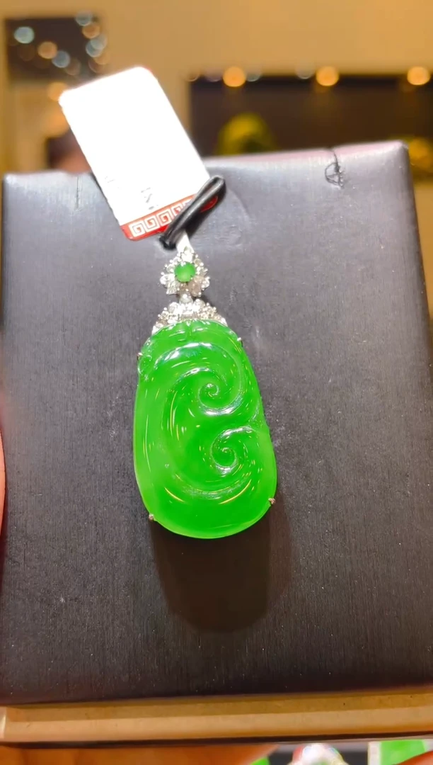 翡翠18K金镶嵌吊坠(赠链)翡翠A45