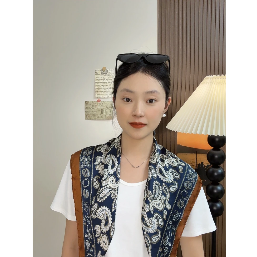 2025年新款百搭夏天护颈小方巾高级感时尚轻奢女士丝巾复古休闲风