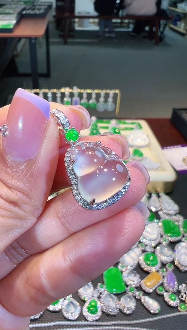 【闪购商品】翡翠吊坠(不含链)18K金镶嵌翡翠