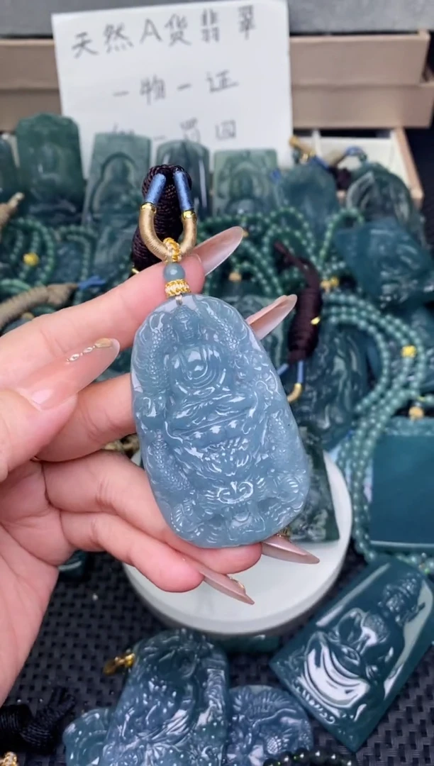 翡翠未镶嵌颈饰