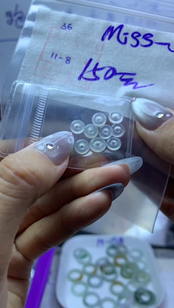 未镶嵌定制翡翠@****抱扣子160元毛货需精抛光