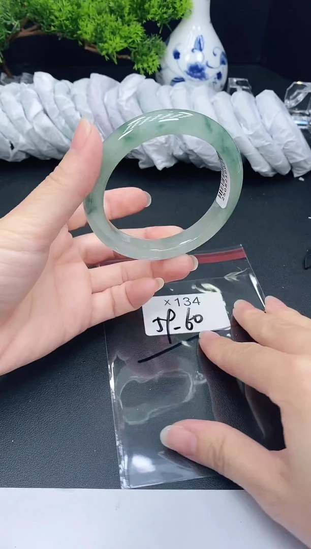 未镶嵌手镯翡翠134