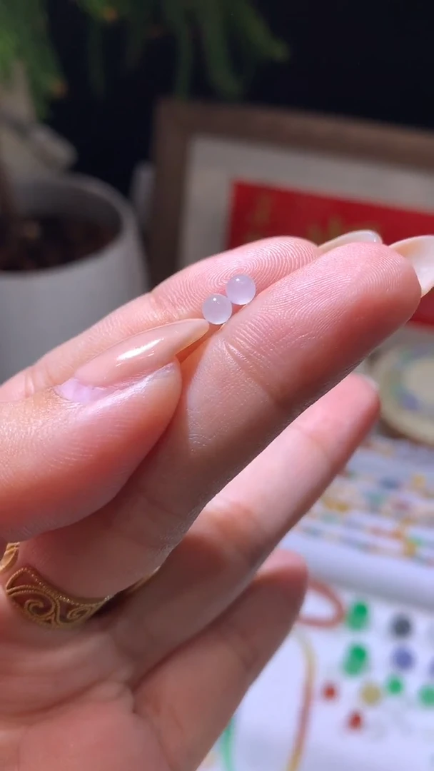 未镶嵌定制翡翠3.8卡珠子2个