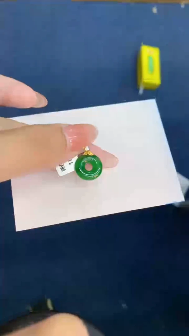 翡翠18K金镶嵌颈饰           1