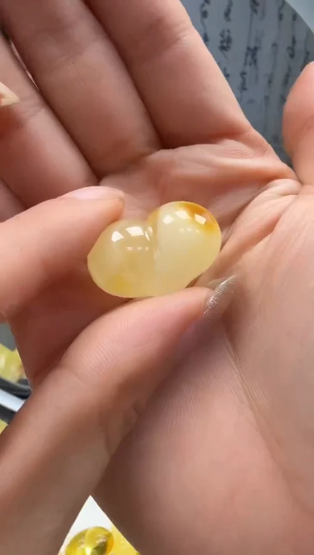 裸石琥珀未镶嵌如图