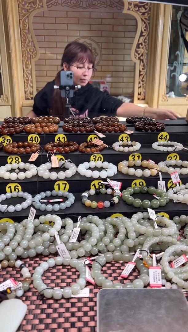 【闪购商品】和田玉手串未镶嵌且末料迪克兰老型珠卡11*12手串