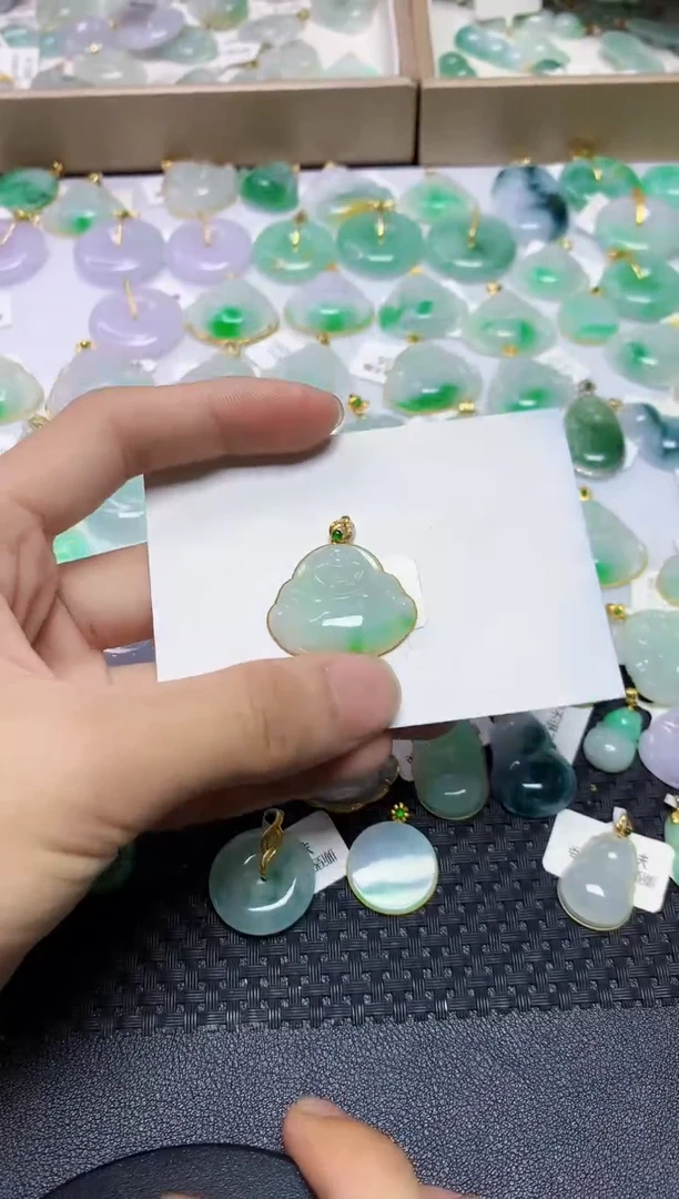 翡翠18K金镶嵌颈饰546456456464