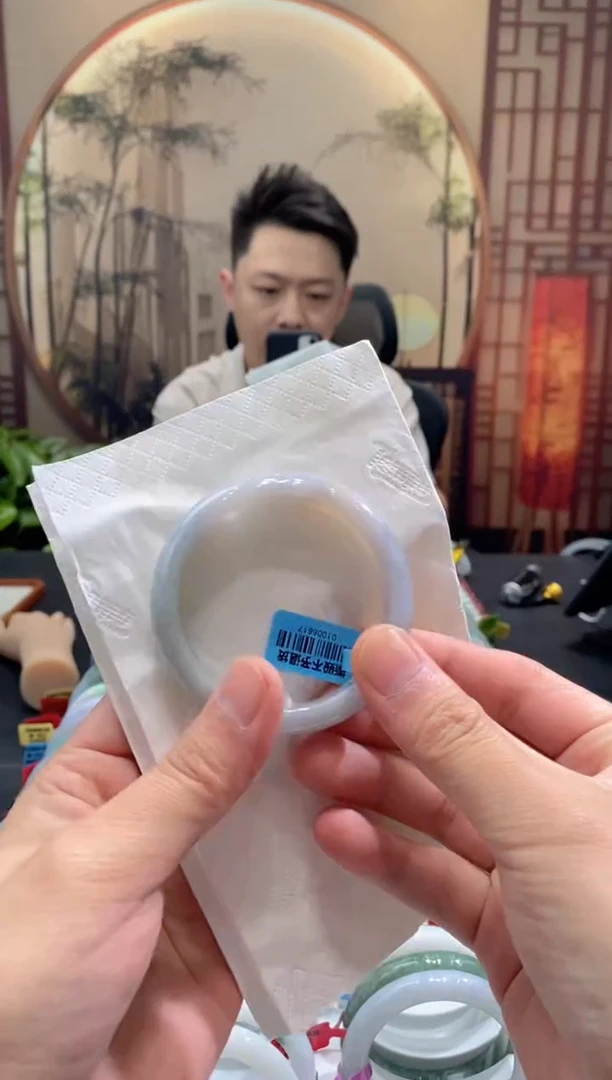 未镶嵌手镯翡翠000051634