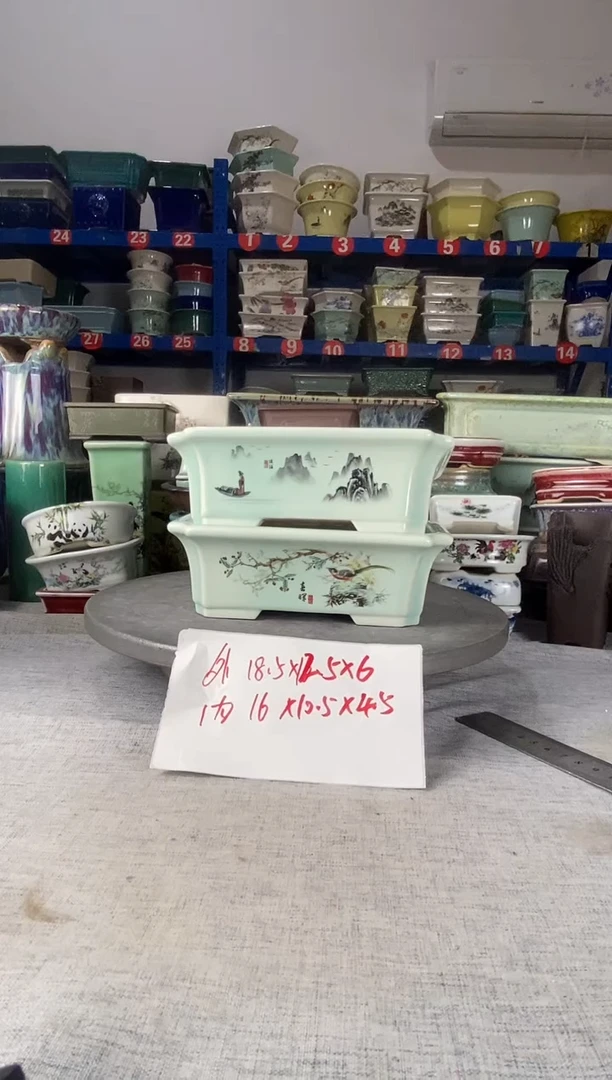 1320两只马槽花盆