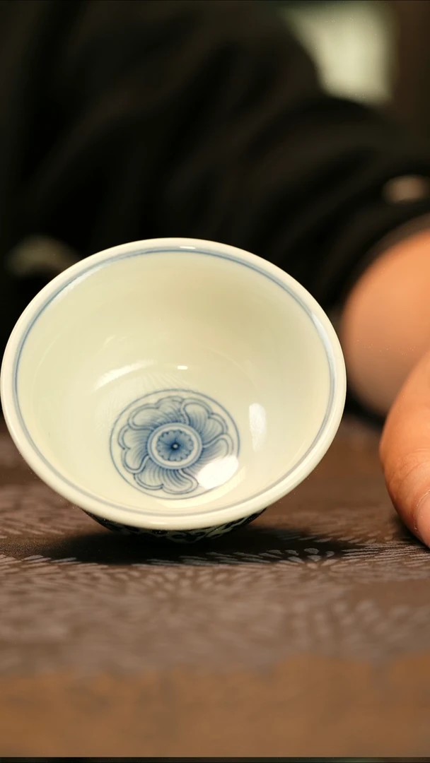 中式仿明缠枝莲花心压手