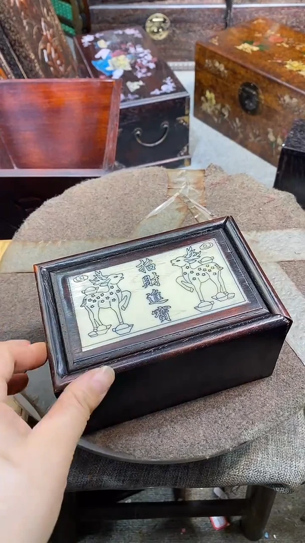 木木雕款盒子一个