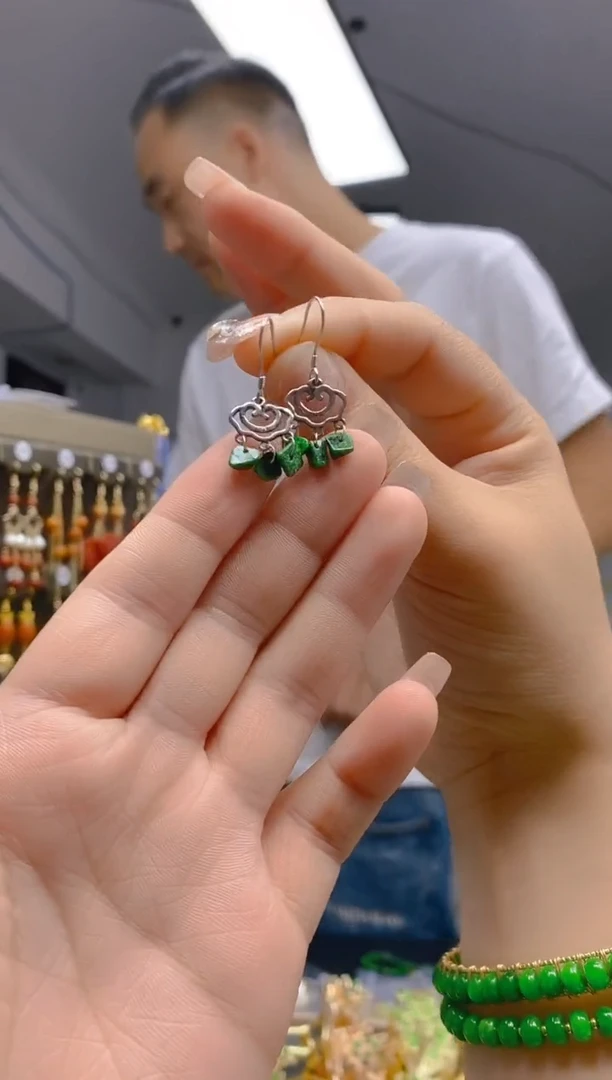【闪购商品】翡翠耳饰银S925镶嵌40翡翠耳钩