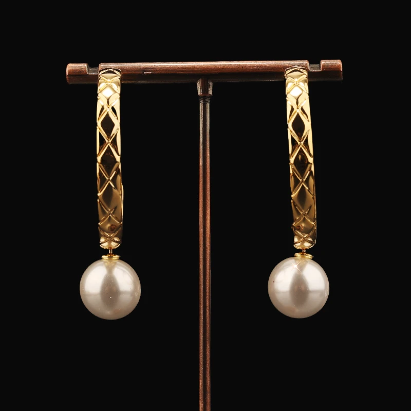 铜合金合成锆石耳饰 一漾 设计师款简约圈圈白珠 耳环