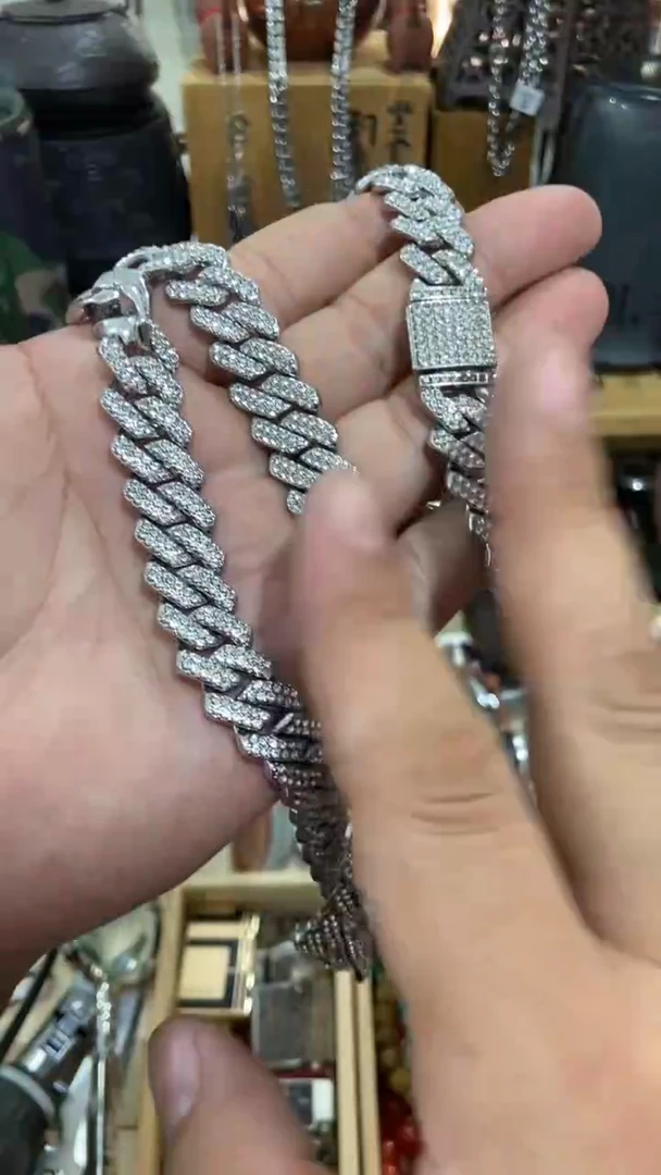 瓷片闪购商品  如图所示