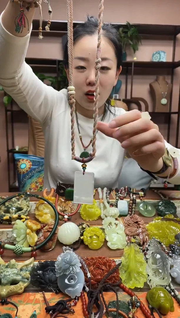 未镶嵌岫玉吊坠·1