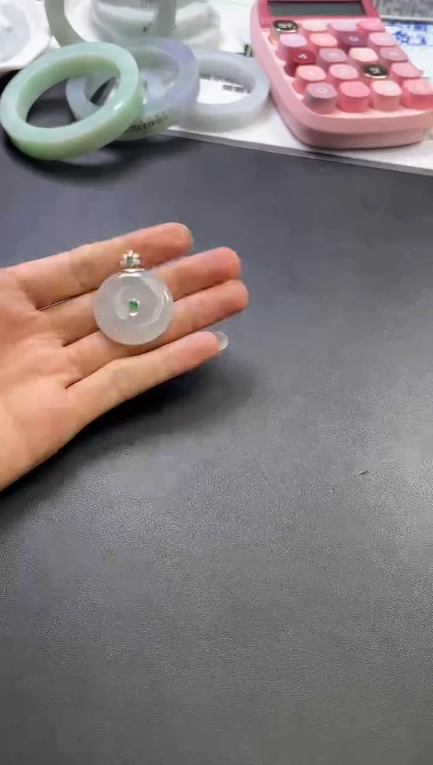 颈饰18K金镶嵌翡翠柠****6平安扣