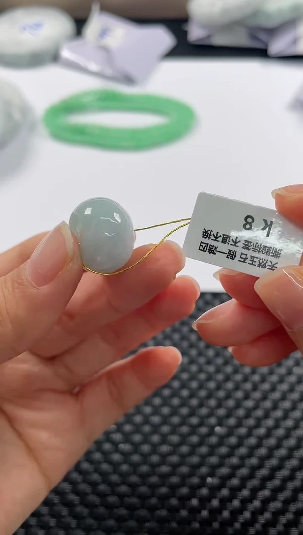 颈饰未镶嵌翡翠J****18247 路路通