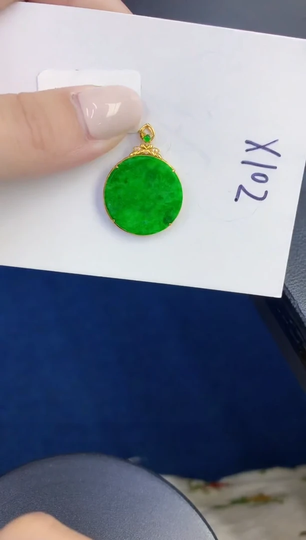 颈饰18K金镶嵌翡翠缅甸天然翡翠A货