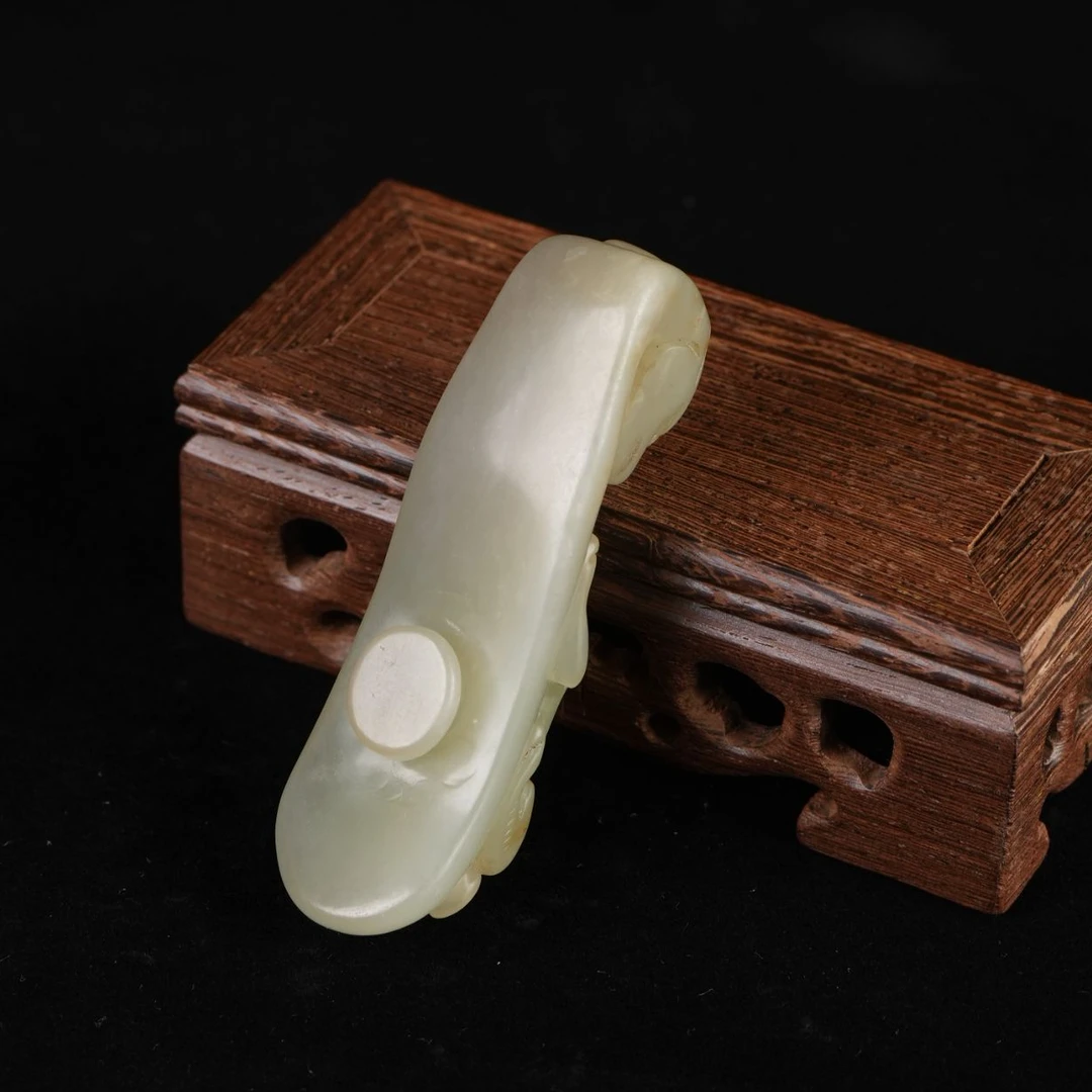 lot 11268 1914 公元19-20世纪前期 玉龙带钩 67g