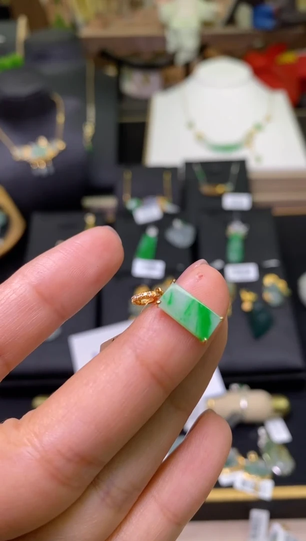 【闪购商品】翡翠颈饰18K金镶嵌净货18048