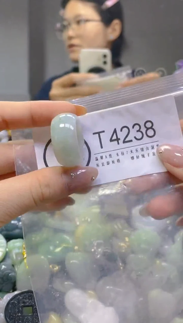 翡翠未镶嵌颈饰20.2/T/翡翠A货，一件也是批发价