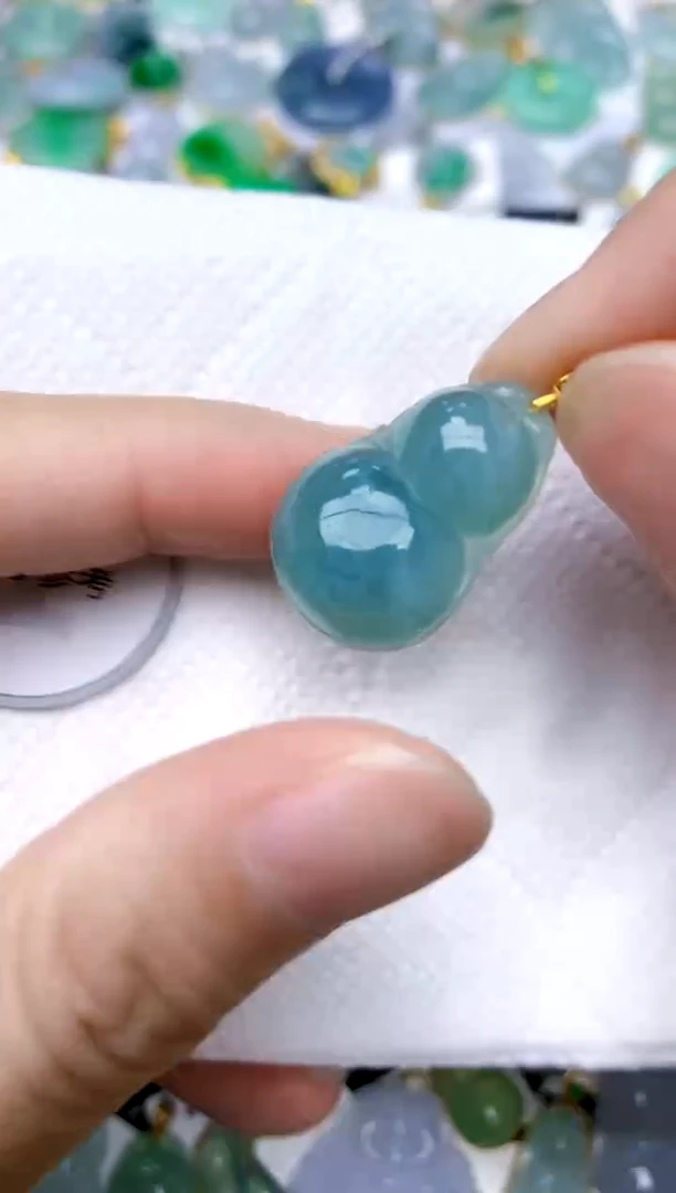 颈饰18K金镶嵌翡翠天然A货翡翠