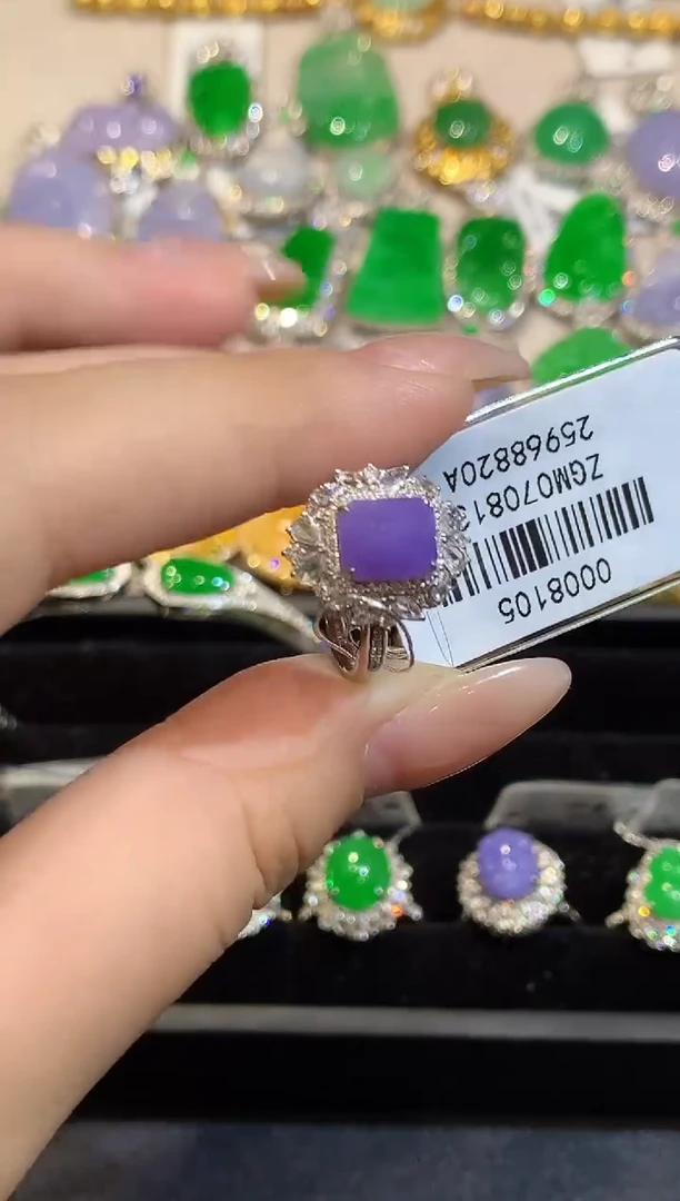 18K金镶嵌戒指翡翠SY多样性发其一