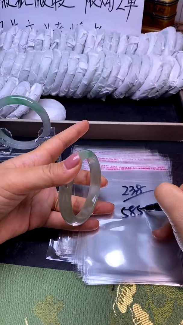 时尚女款缅料手镯238