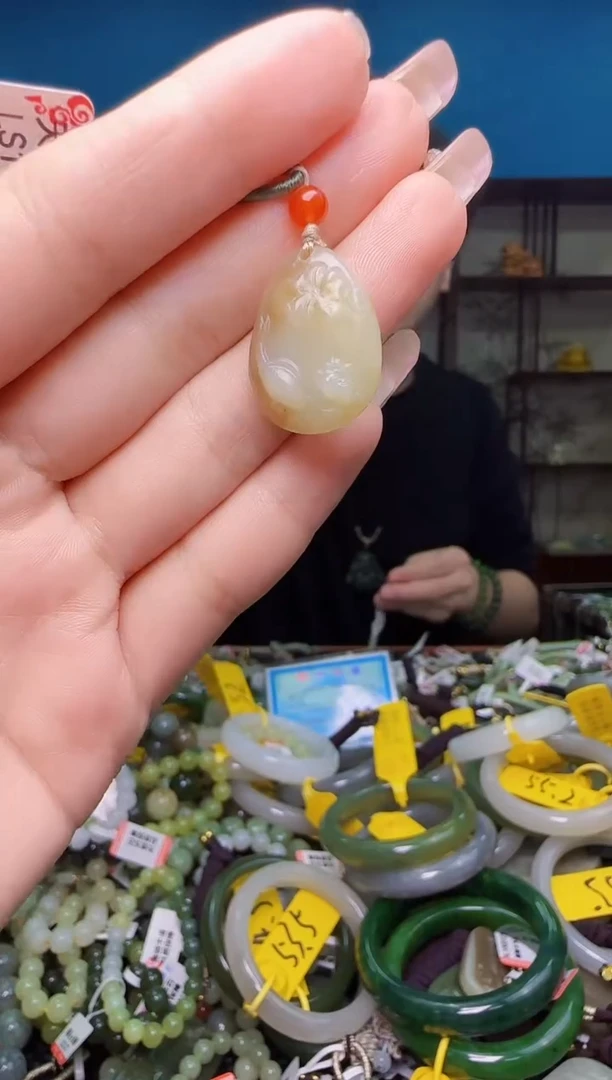 颈饰未镶嵌和田玉1