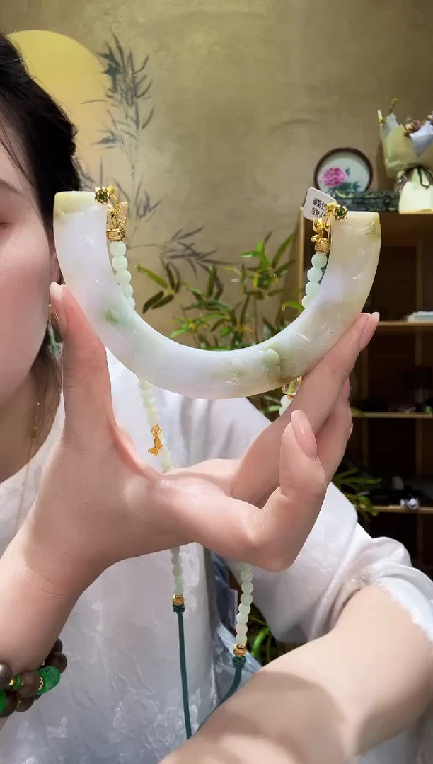颈饰未镶嵌翡翠吊坠
