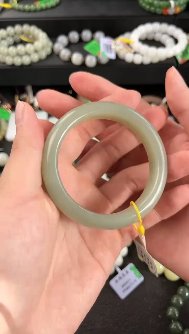 【闪购商品】和田玉手镯未镶嵌且末近矿青白手镯58.3微色差