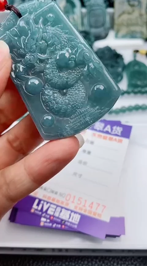翡翠未镶嵌颈饰