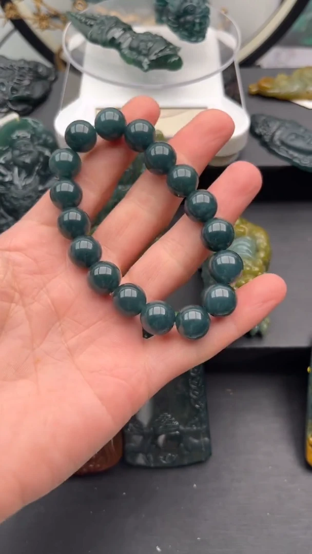 颈饰未镶嵌翡翠手串