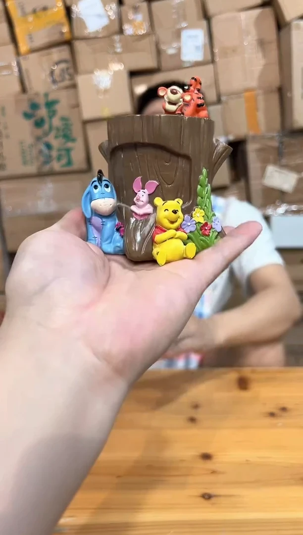 瓷片树脂维尼树桩笔筒
