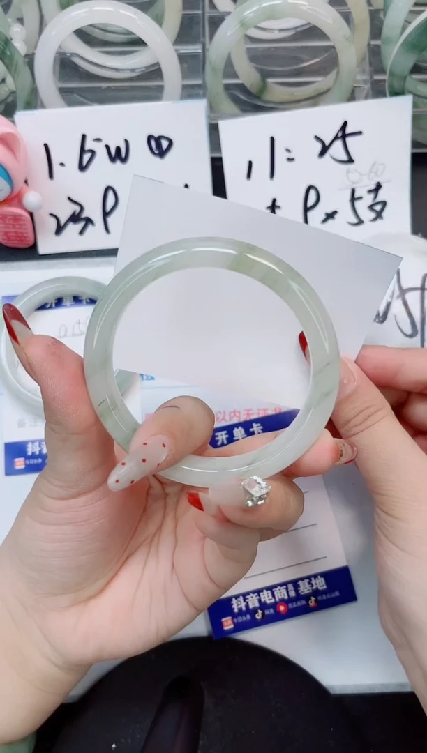 【闪购商品】石英质玉手镯未镶嵌a160